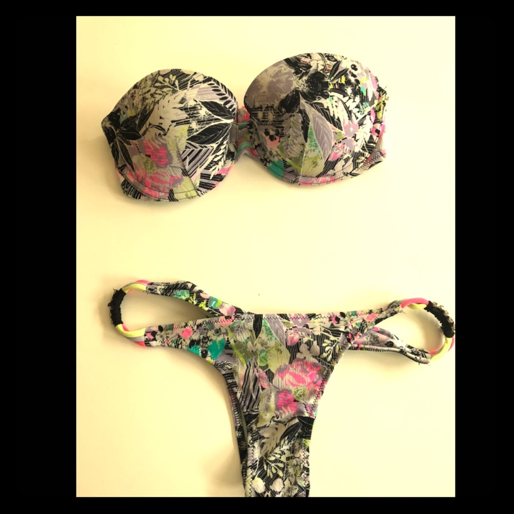 Victoria’s Secret  swimsuit size 32d / small